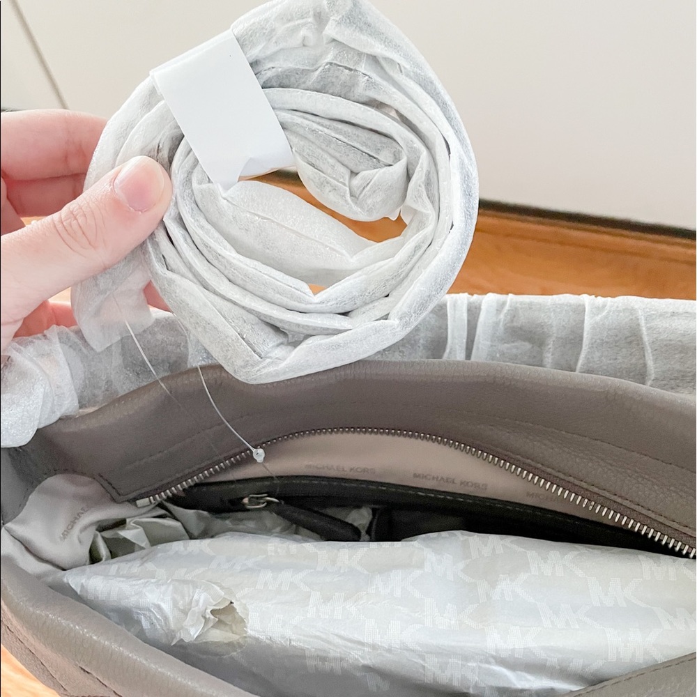 Loni Michael Kors Handbag Full Set - Picture 7 of 9